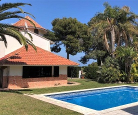 Villa singular en Salou. Piscina y jardín privados