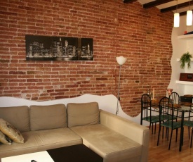 Rustic 2 bedroom apartment Poble Sec