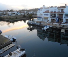 Apartment with one bedroom in Empuriabrava with wonderful sea view and furnished balcony