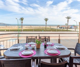 Apartment with sea view and located directly on the promenade of Empuriabrava