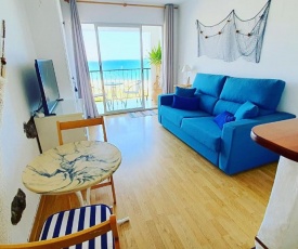 Cozy beach-front studio with amazing sea view