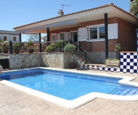 Chalet con piscina privada en zona tranquila de Cambrils