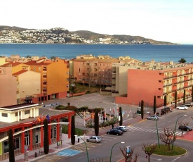 Holiday apartment in a complex near the sea