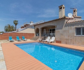 Luxurious Villa with Swimming Pool in Empuriabrava