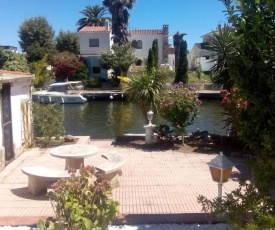 Nice house for 6 people with private pool and own mooring in Empuriabrava