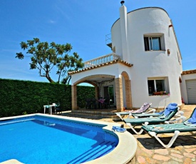 Casa con piscina al lado de la playa. La Barca