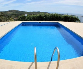 Apartamento con parking,piscina y vistas al mar