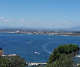 Apartamento con terraza y vistas al mar