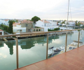 Apartamento en Roses con vistas al canal y piscina