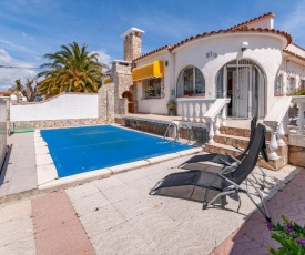 Splendid Holiday Home in Empuriabrava with Private Pool