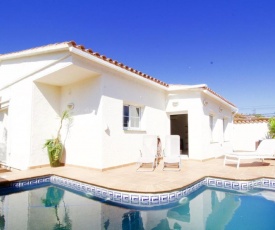 Villa with 3 bedrooms in Empuriabrava with private pool and enclosed garden