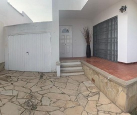 BONITA CASA PLANTA BAJA Con GARAJE IDEAL PARA VACACIONES