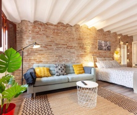 Loft in Historic Center of Tarragona Santa Anna St by Batuecas