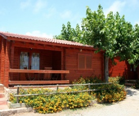 Attractive bungalow with a covered terrace, 1 km. from beach