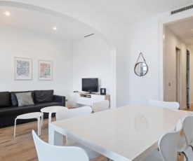 Stunning 2 Bedroom amd Bath Apartment in Eixample