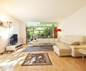 Apartment with 4 bedrooms in Barcelona with enclosed garden and WiFi