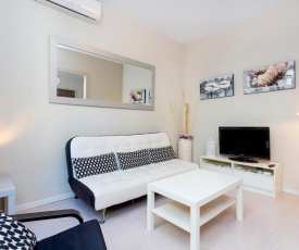 Trendy 3 Bedroom Flat in Central Area