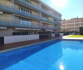 NEW! Apartamento con piscina y balcón a 2 minutos de la playa. WI-FI