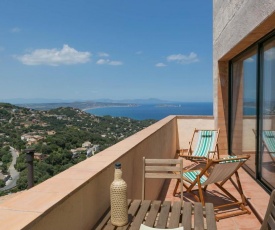 2 bedroom apartment in Begur center. Sea views, terrace and pool (Ref:H09)