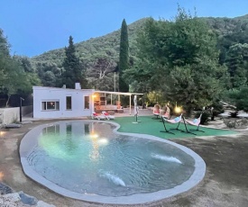 Casa rural El Jardi con jardin y piscina privada