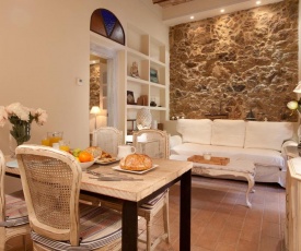 Cozy, Romantic Luxury in Trendy Gracia