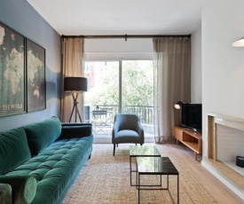 Designer 4 Bedroom Apartment with Balcony near Plaça Catalunya