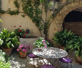 Petit apartament amb pati al poble de Pals