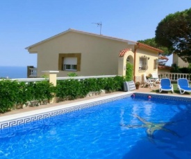 Villa - 3 Bedrooms with Pool, WiFi and Sea views young people group not allowed - 04812