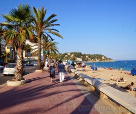 Apartaments Costa Brava Vacances - Calafat Sea and Street View