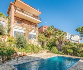 Awesome home in Lloret de Mar w/ Outdoor swimming pool and 4 Bedrooms