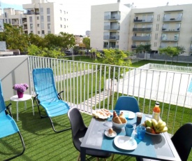 APARTAMENTO con TERRAZA y VISTAS LA PISCINA CERCA ESTACION