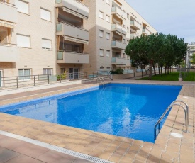 Comfortable apartment with a swimming pool, 250m to the sea.