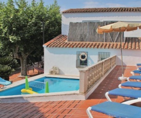 Three-Bedroom Holiday home Calella with an Outdoor Swimming Pool 08