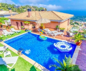 Villa in Lloret de Mar Sleeps 10 includes Swimming pool and WiFi 2