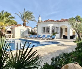 Villa Matilda with air-conditioning & private swimming pool only 400m walk to the beach