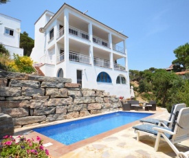 Lloret Apartments