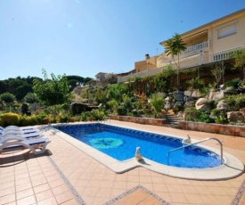 Lloret de Mar Apartment Sleeps 2 Pool WiFi