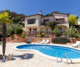 Lloret de Mar Villa Sleeps 10 Pool Air Con WiFi