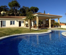 Lloret de Mar Villa Sleeps 10 Pool WiFi