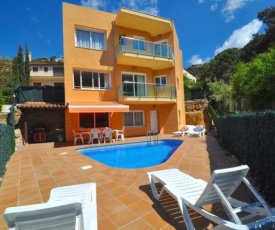 Lloret de Mar Villa Sleeps 11 Pool WiFi