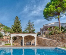 Lloret de Mar Villa Sleeps 12 Pool WiFi