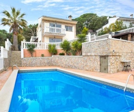 Lloret de Mar Villa Sleeps 13 with Pool