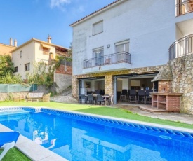 Lloret de Mar Villa Sleeps 18 Pool WiFi