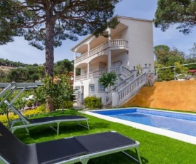 Lloret de Mar Villa Sleeps 4 Pool WiFi