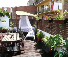 Lovelyloft Atic with magic Garden-Terrace in the Gracia Heart