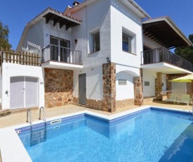 Lloret de Mar Villa Sleeps 6 Pool WiFi