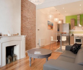 LUXURY BARCELONA CENTRAL CITY COSY 3 BEDROOM APARTMENT WITH PRIVATE TERRACE