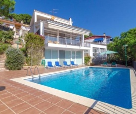 Lloret de Mar Villa Sleeps 6 Pool WiFi