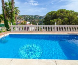 Lloret de Mar Villa Sleeps 6 Pool WiFi