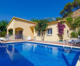 Lloret de Mar Villa Sleeps 6 Pool WiFi